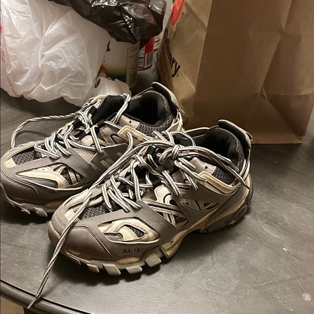 Balenciaga Men's Black and Cream Athletic Shoes